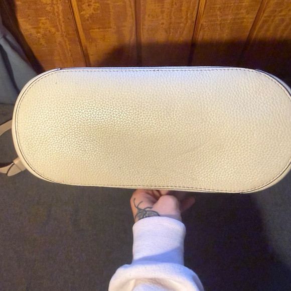 Michael Kors Cream Shoulder Bag - Picture 3 of 11